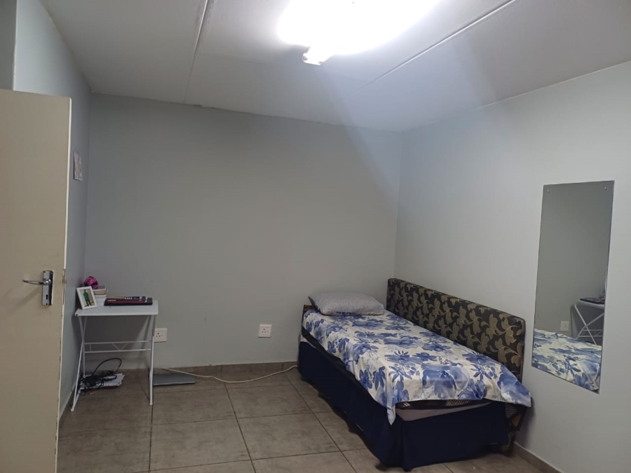 2 Bedroom Property for Sale in Kannoniers Park North West